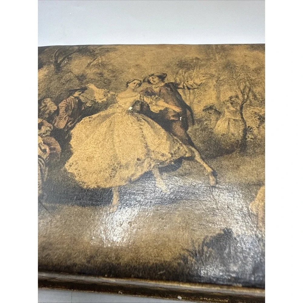 Vintage Italian Florentine Jewelry Box Gold Gilt Romantic Scene, Porcelain 6.5